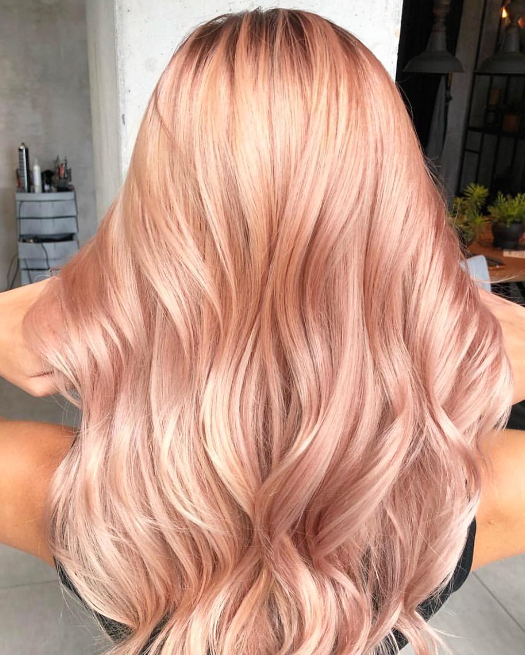 Карамельно розовый цвет волос